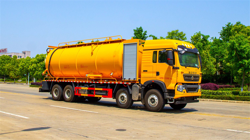 重汽豪沃32方清洗吸污車(chē)
