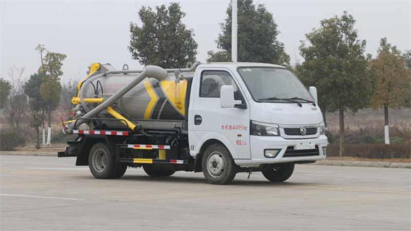 藍(lán)牌東風(fēng)途逸吸污車(chē)