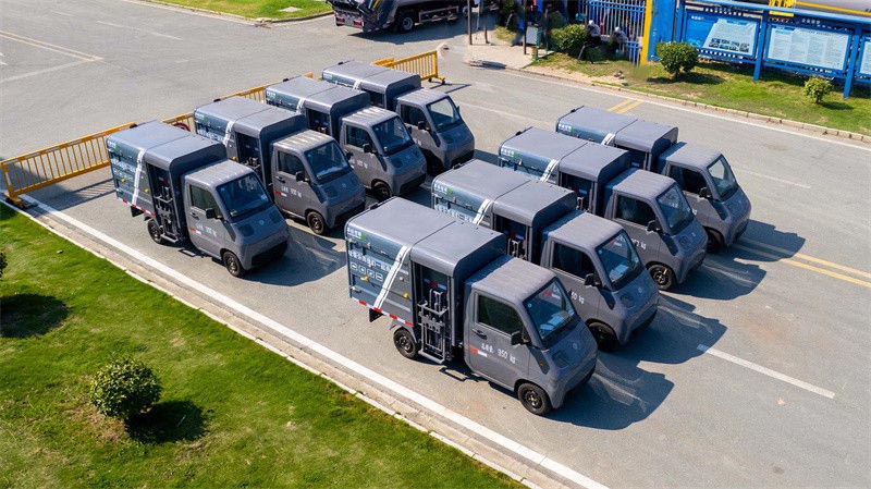 活越神童純電掛桶垃圾車(chē)批量啟航